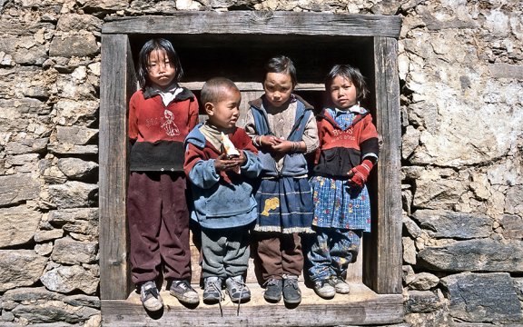 banari, sassari, mostra "gianluigi anedda. il nepal in 40 scatti" - ritratto di bambini