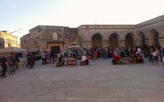 Melpignano (Le): torna “Rosso di Seta", tra agrumi e musica