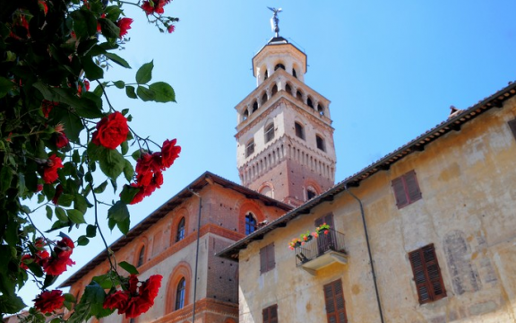 saluzzo piemonte suggestioni inedite, una visita guidata al centro storico del borgo