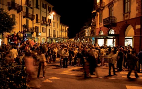 saluzzo apertura straordinaria serale di negozi e musei