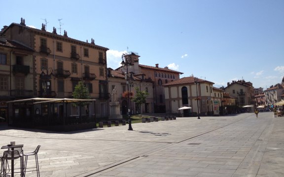 Saluzzo borgo autentico, viale pellico