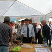 festa nazionale borghi autentici 2010 levice visita delle autorità regionali tra gli stand