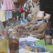festa nazionale borghi autentici 2008 sauris stand con prodotti tipici del territorio salumi liquori